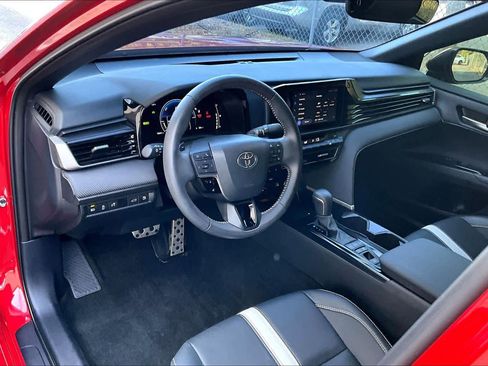 Used 2025 Toyota Camry SE w/ Convenience Package FWD image 17
