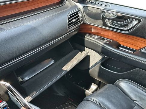 Used 2018 Lincoln Navigator L Reserve w/ Technology Package AWD/4WD image 34