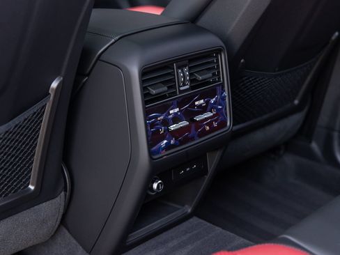 Used 2025 Porsche Cayenne AWD/4WD image 28