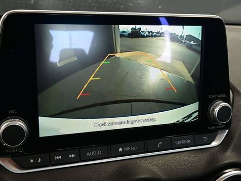 Used 2024 Nissan Sentra SV FWD image 32