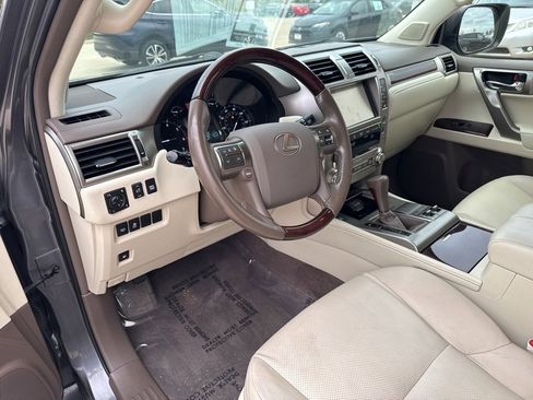 Used 2018 Lexus GX 460 Premium w/ Premium Package image 7