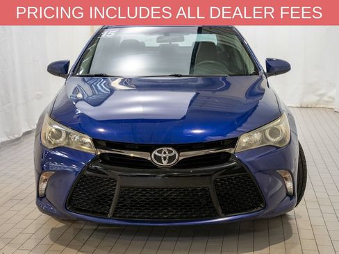 Used 2015 Toyota Camry SE FWD image 2