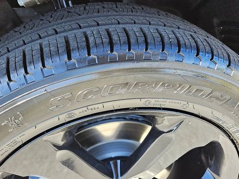 New 2025 Jeep Grand Cherokee Limited w/ Luxury Tech Group II RWD image 19
