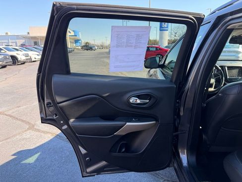 Used 2018 Jeep Cherokee Limited w/ High Altitude Package image 12