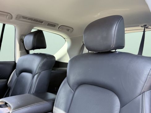 Used 2017 INFINITI QX80 4WD w/ Driver Assistance Package image 31