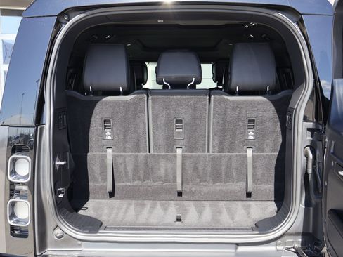 Used 2023 Land Rover Defender 130 X image 28