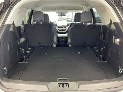 Used 2025 Ford Explorer Active w/ Active Comfort Package image 25