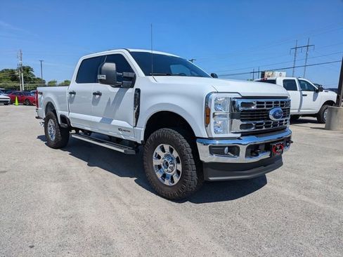 Used 2025 Ford F250 XLT w/ FX4 Off-Road Package AWD/4WD image 2