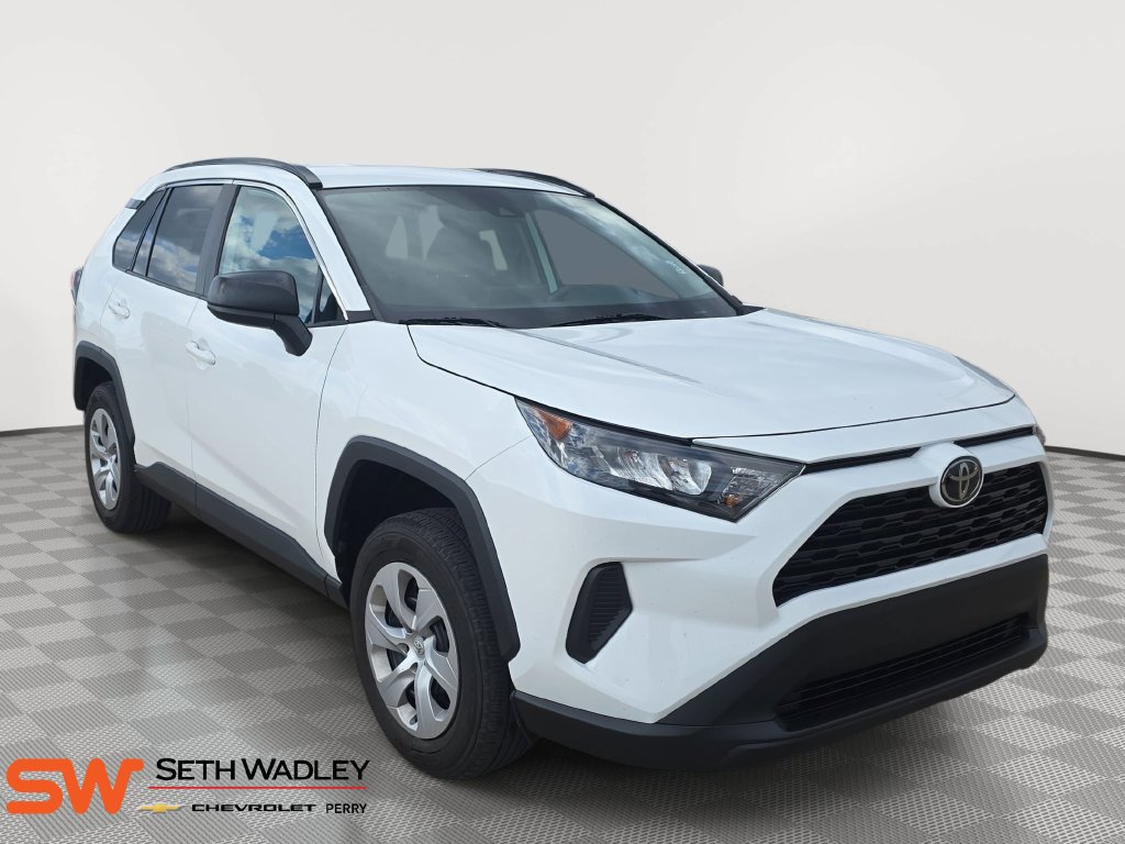 Used 2021 Toyota RAV4 LE FWD image 1