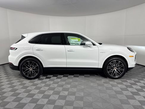 Certified 2026 Porsche Cayenne Coupe AWD/4WD image 8