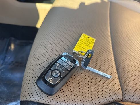 Used 2023 Ford F250 Lariat w/ Chrome Package image 37