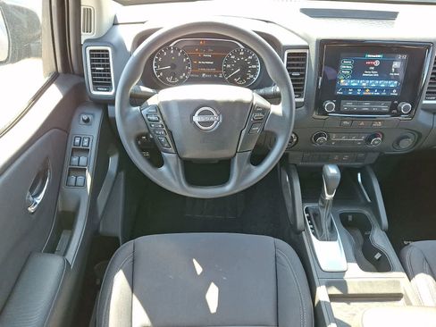 Used 2024 Nissan Frontier SV AWD/4WD image 12