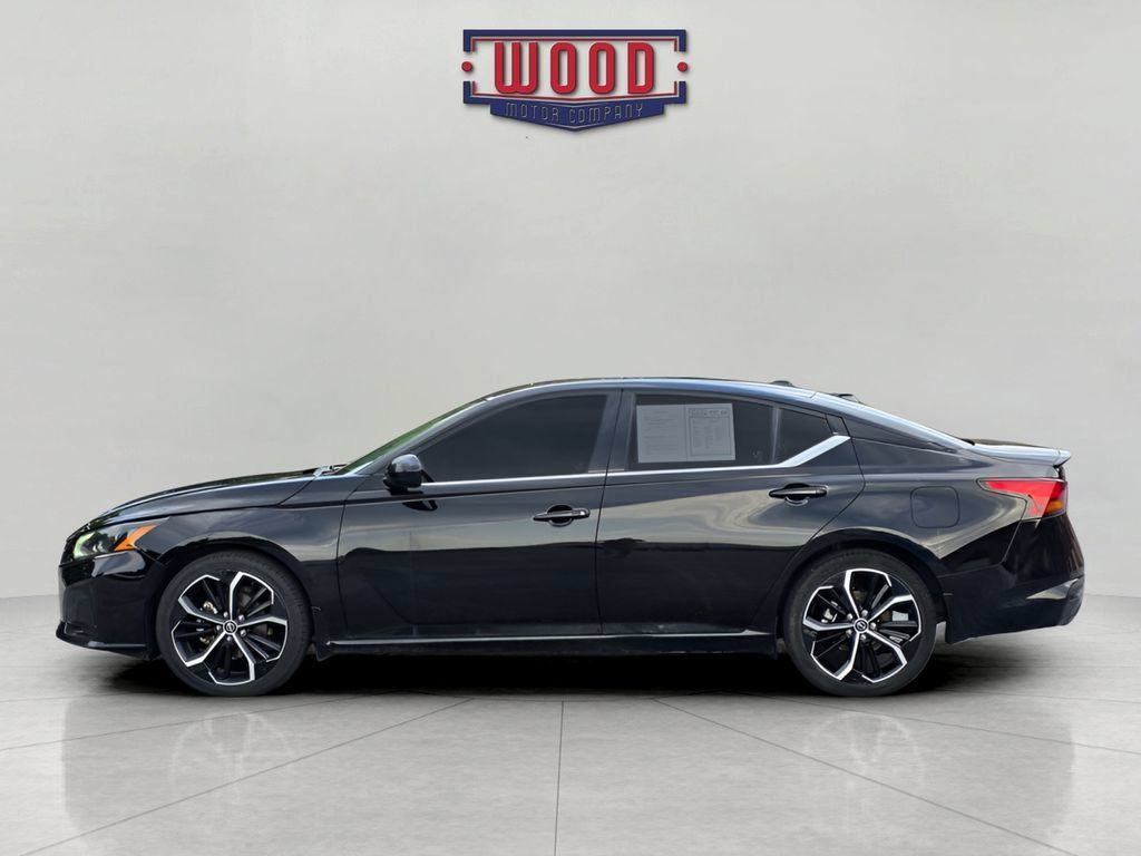 Used 2023 Nissan Altima 2.5 SR w/ SR Premium Package FWD image 4