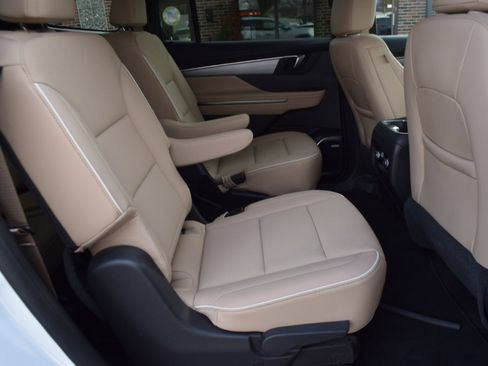 Used 2025 Buick Enclave Preferred image 36