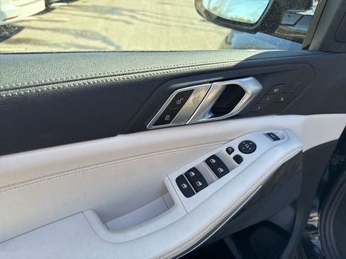 Used 2022 BMW X5 xDrive40i w/ M Sport Package image 22