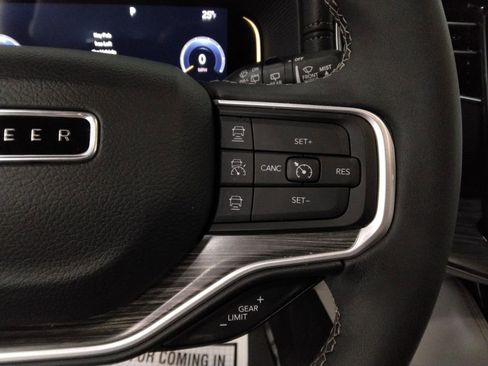 Used 2023 Jeep Wagoneer Series II w/ Premium Group I image 14