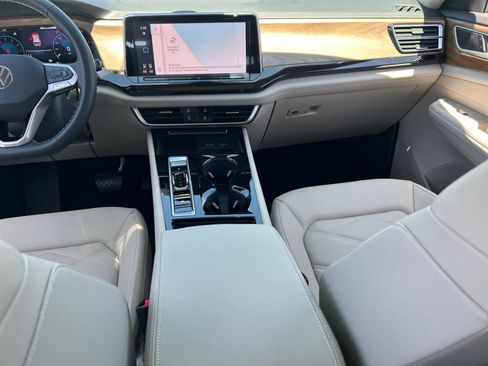 Used 2026 Volkswagen Atlas SE w/ Panoramic Sunroof Package FWD image 19