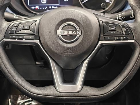 Used 2024 Nissan Versa SV FWD image 5