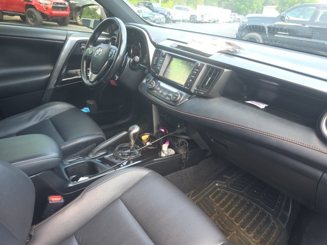 Used 2018 Toyota RAV4 SE w/ Advanced Technology Package FWD image 9