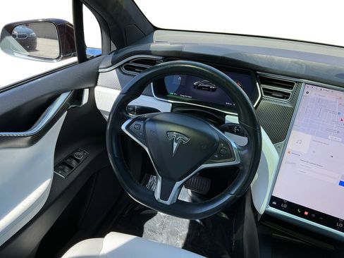 Used 2016 Tesla Model X 70D image 12