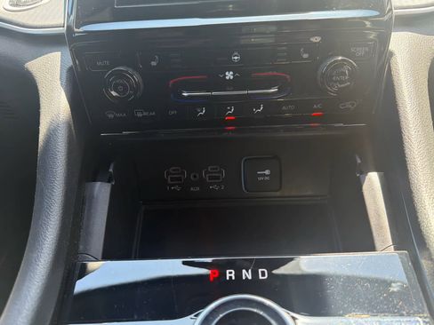 Used 2025 Jeep Grand Cherokee Altitude AWD/4WD image 29