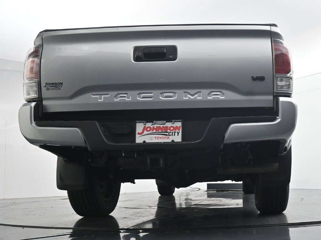 Used 2022 Toyota Tacoma TRD Sport AWD/4WD image 35