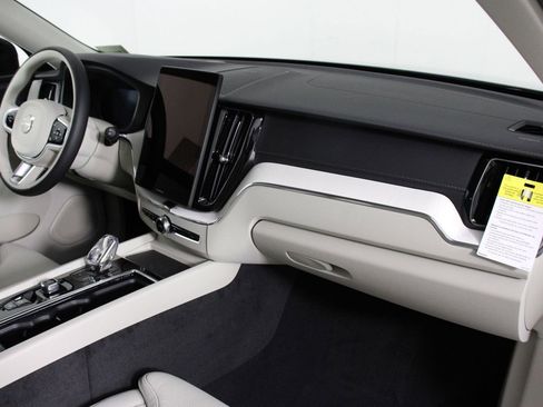 New 2026 Volvo XC60 B5 Ultra w/ Climate Package PRO AWD/4WD image 9