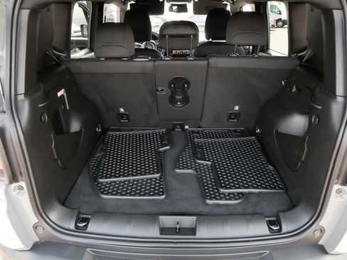 Used 2022 Jeep Renegade Altitude w/ Convenience Group AWD/4WD image 18