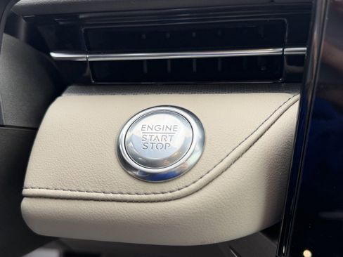 Used 2025 Lincoln Nautilus Premier image 22