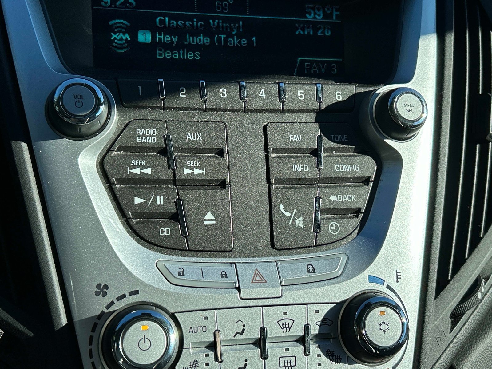 Used 2011 Chevrolet Equinox LT FWD image 28