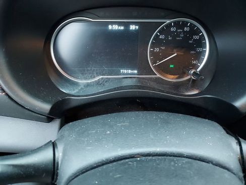 Used 2019 Nissan Kicks SR w/ SR Premium Package image 12