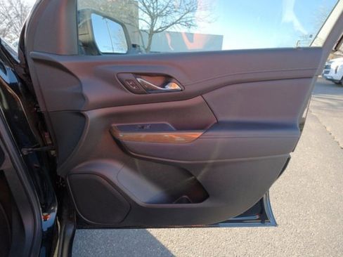 Used 2022 GMC Acadia SLE w/ Driver Convenience Package image 19