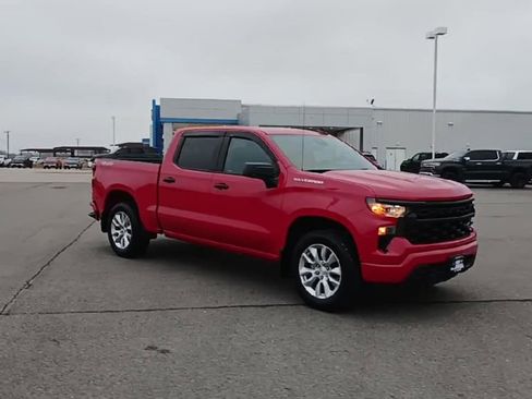 Used 2022 Chevrolet Silverado 1500 Custom image 2