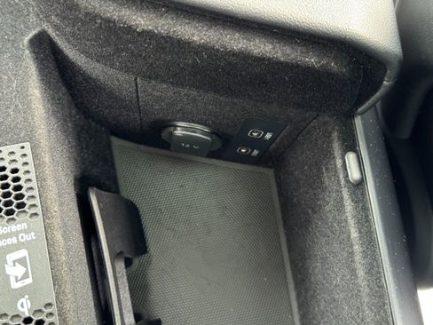 Used 2021 Porsche Taycan image 34