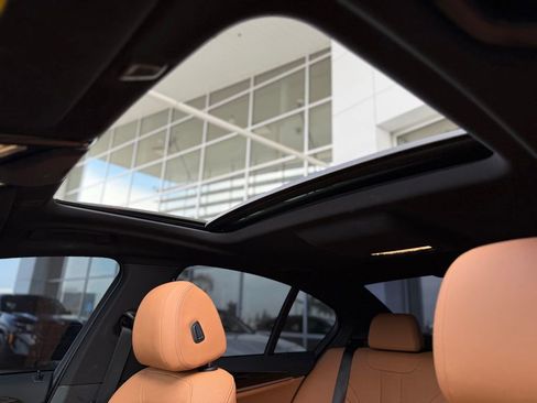Used 2023 BMW 540i w/ M Sport Package image 11