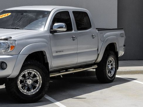Used 2011 Toyota Tacoma 4x4 Double Cab w/ SR5 Pkg #2 image 8