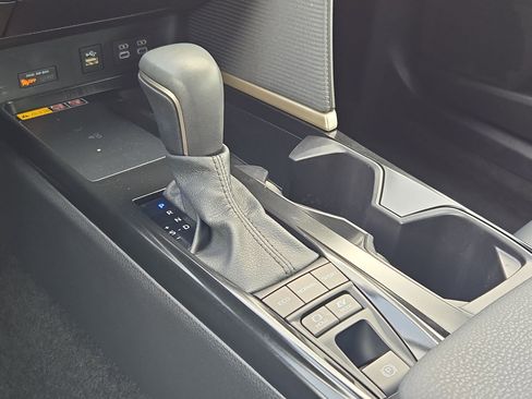 Used 2025 Toyota Camry SE w/ Convenience Package image 26