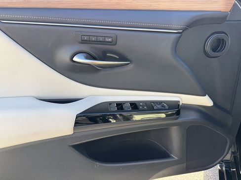 Used 2023 Lexus ES 300h w/ Accessory Package (Z2) image 13
