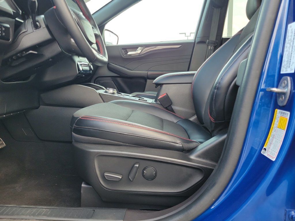 Certified 2023 Ford Escape ST-Line w/ Tech Pack #1 AWD/4WD image 18