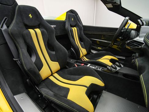 Used 2015 Ferrari 458 Speciale A image 16