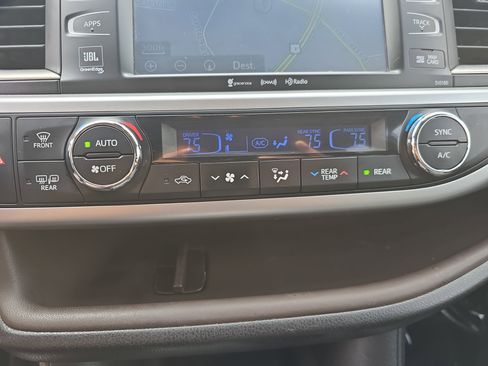 Used 2018 Toyota Highlander Limited image 26