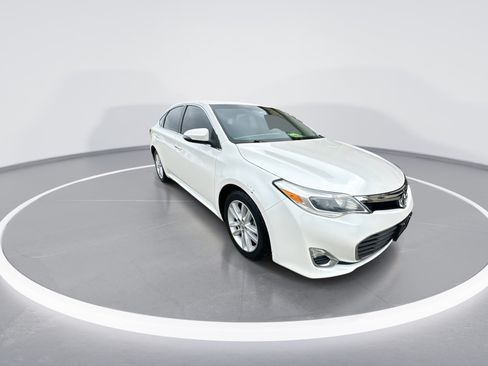Used 2014 Toyota Avalon XLE FWD image 2