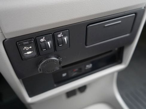 Used 2015 Toyota Sienna XLE image 12