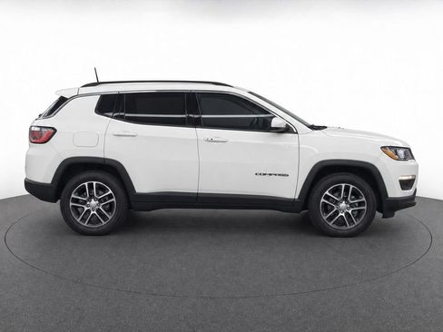 Used 2020 Jeep Compass Latitude FWD image 2