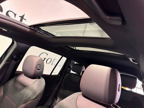 Used 2024 Mercedes-Benz GLB 250 4MATIC image 28