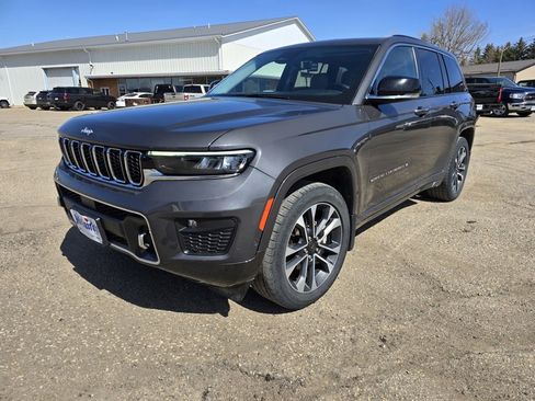 Used 2022 Jeep Grand Cherokee Overland w/ Luxury Tech Group IV image 2