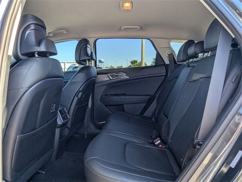 Certified 2025 Kia Sportage EX image 17