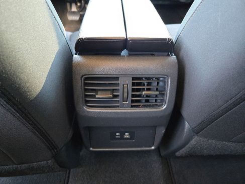 Used 2023 Nissan Rogue SV image 24