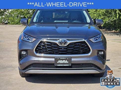 Used 2024 Toyota Highlander Platinum AWD/4WD image 2