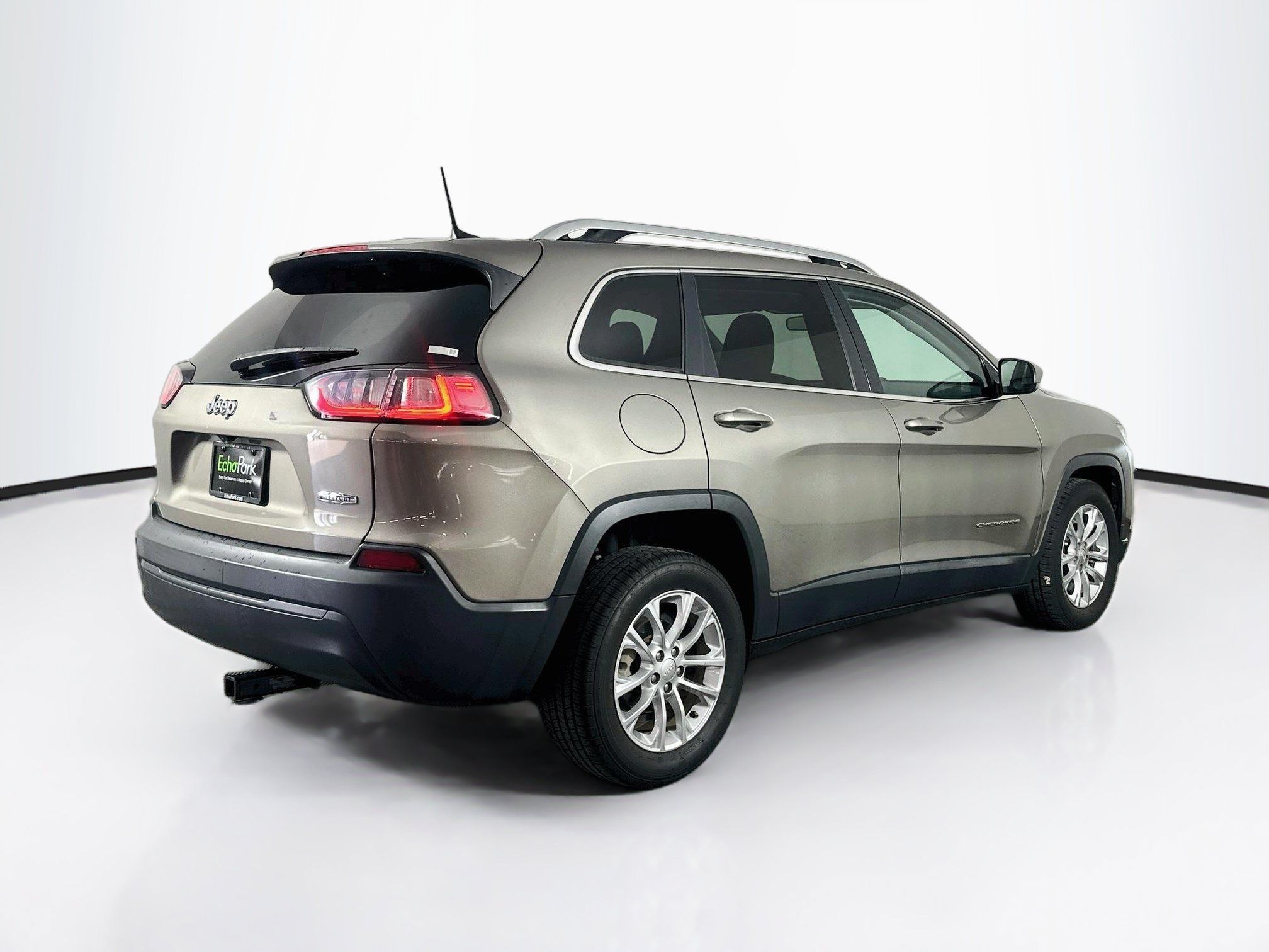 Used 2019 Jeep Cherokee Latitude w/ Popular Appearance Group FWD image 9